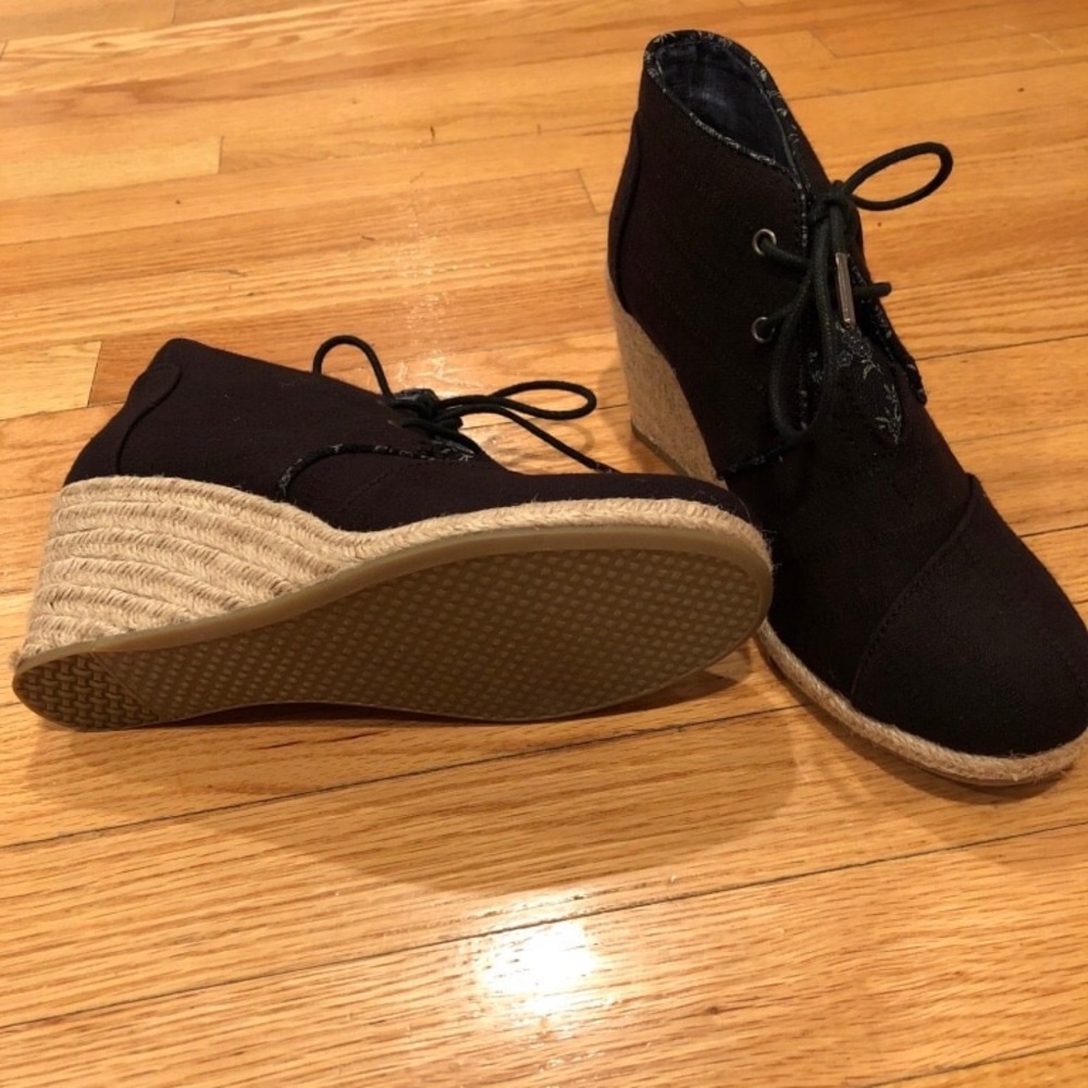 🎉HOST PICK x 2🎉🌺NEW🌺 Toms Wedges - Picture 3 of 3